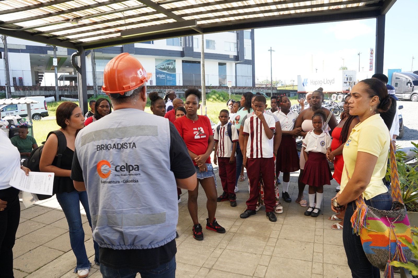 Estudiantes de la IE San Antonio en Buenaventura exploran el sector logístico con visita a la zona franca CELPA