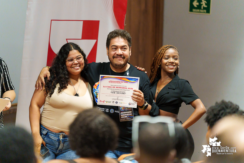 El teatro colombiano inspirado en el Quijote cautiva al público en Buenaventura en la Temporada de Teatro Mar Adentro de Univalle Seccional Pacífico