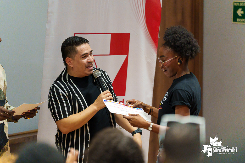 El teatro colombiano inspirado en el Quijote cautiva al público en Buenaventura en la Temporada de Teatro Mar Adentro de Univalle Seccional Pacífico