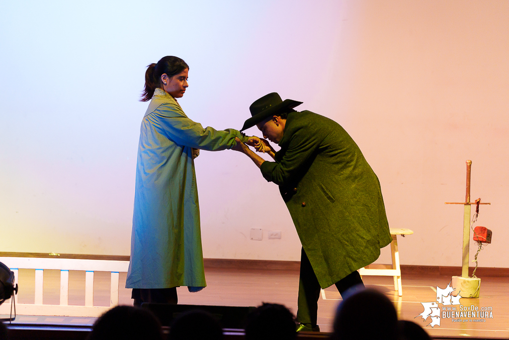 El teatro colombiano inspirado en el Quijote cautiva al público en Buenaventura en la Temporada de Teatro Mar Adentro de Univalle Seccional Pacífico