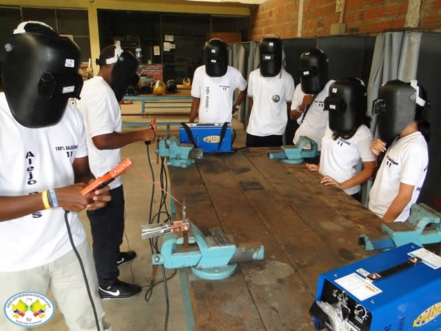 Con recursos propios, la Alcaldía Distrital asegura a los estudiantes de la localidad
