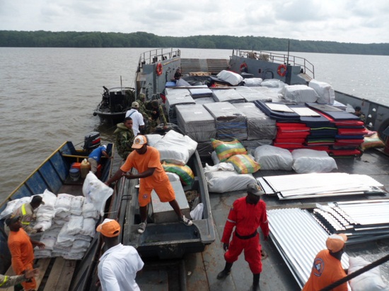 Armada Nacional entregó ayudas humanitarias en Timbiquí