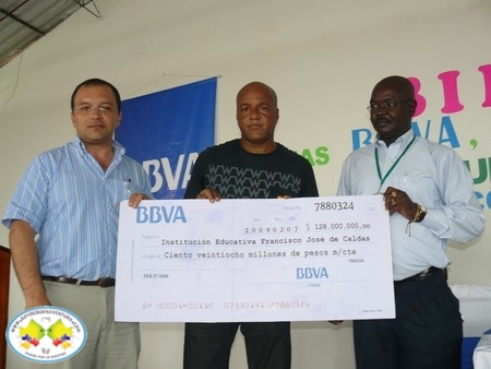 BBVA Colombia entrega 750 becas educativas y alimentarias a niñas y niños de Buenaventura