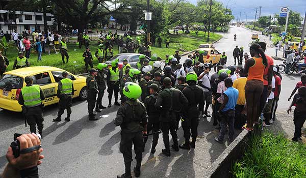 Personería pide investigar a policías por presunta agresión a periodistas