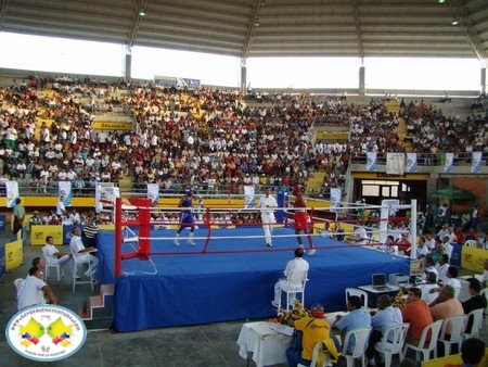 Gabriel Mendoza de Fuerzas Armadas se convirtió en el primer ganador en las competencias de Boxeo