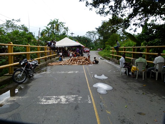 Consejo Comunitario de Calle Larga protesta por falta de una vía de acceso a su territorio