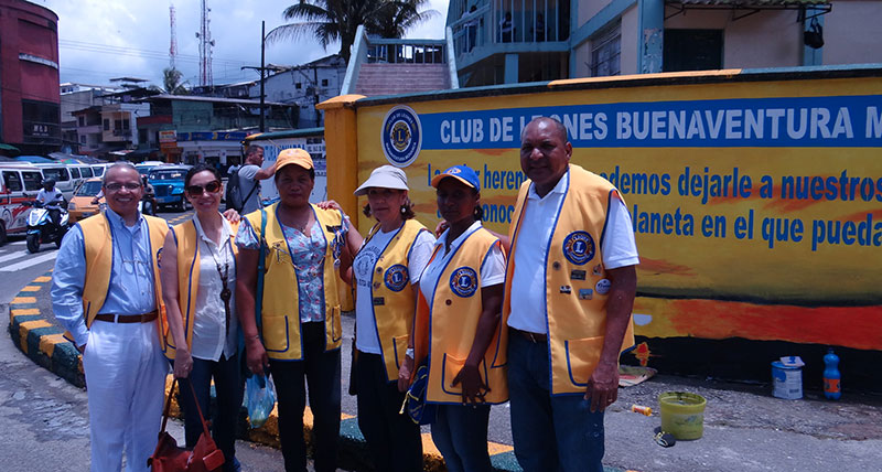 Club de Leones y comunidad realizaron jornada de embellecimiento en la plazoleta del Pascual de Andagoya