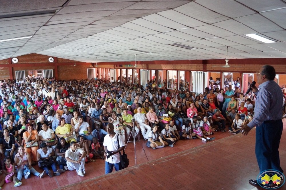 Bonaverenses asistieron masivamente a la conferencia Actitud Positiva de Jorge Duque Linares