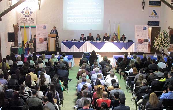 Las contralorías del país deben realizar un control pedagógico y no coercitivo: Auditora General de la República