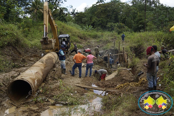 A pesar de la lluvia, trabajos de restauración de tubería de 39 pulgadas avanzan satisfactoriamente