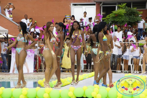 Se realizó el desfile en traje de baño y el baile del currulao de las candidatas a Señorita Buenaventura