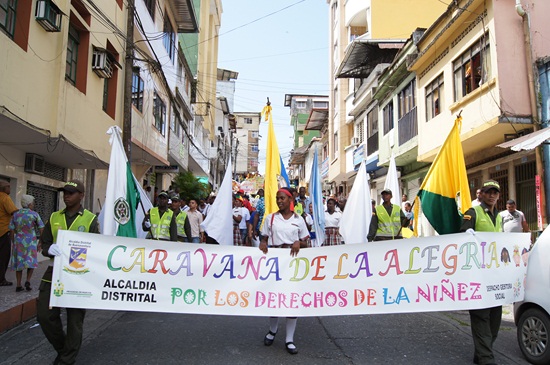 Con desfile de comparsas finalizó la programación del mes del niño