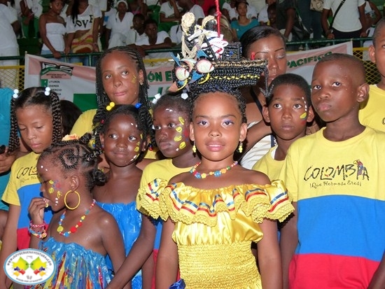 Un desfile multicolor engalanó las calles de Buenaventura como preámbulo al Día de la Afrocolombianidad