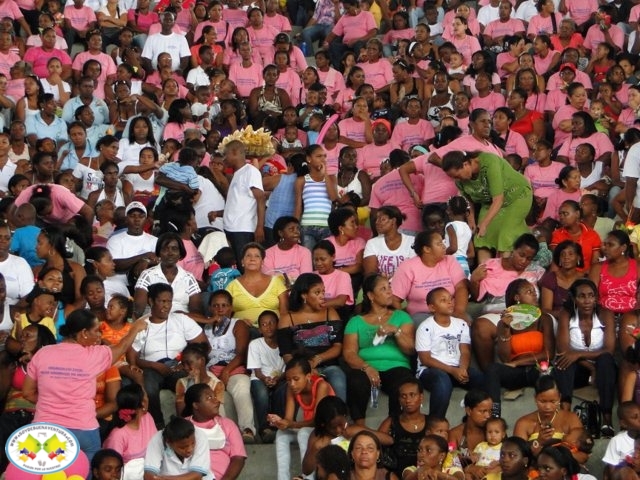 Más de 8.000 mujeres celebraron el Día Internacional de la Mujer