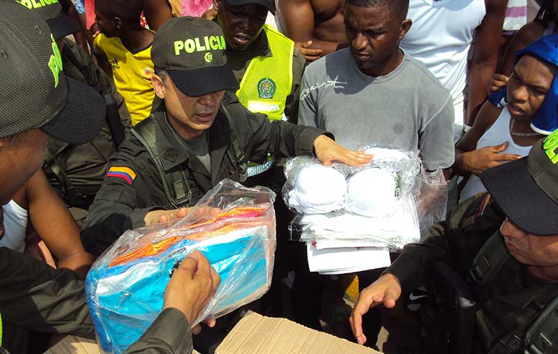 El Distrito Especial de Policía Buenaventura inicia actividades preventivas  con la campaña, entrega un arma y salva una vida