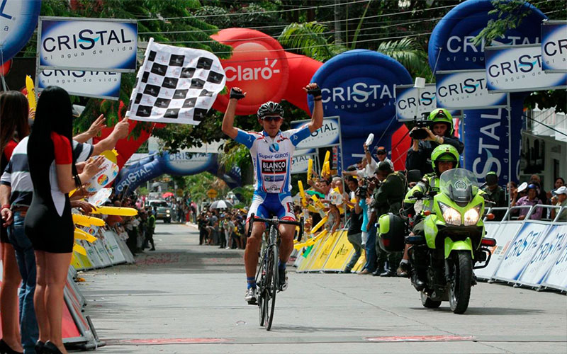 “Piyuyo” Jorge Martínez del equipo Súper Giros - Blanco del Valle - Redetrans gano la primera etapa del Clásico RCN - Claro 2013