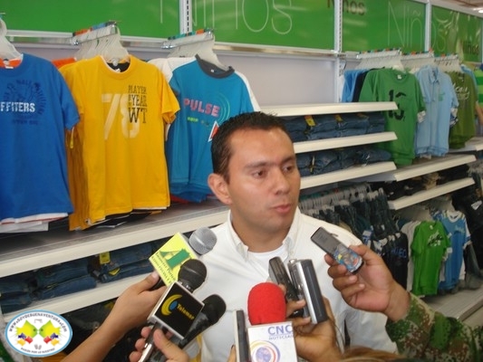 Por Invitación de Almacenes Éxito, la prensa de Buenaventura recorrió el Almacén ubicado en el Km. 11