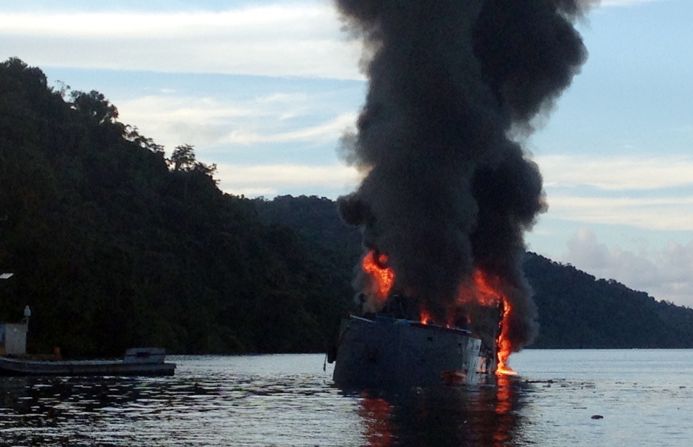 Armada Nacional apoya labores de rescate luego de siniestro de embarcación en Bahía Solano - Chocó