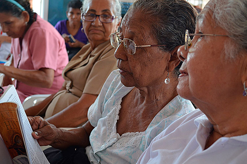 Inderbuenaventura apoya actividades lúdicas para los adultos mayores del distrito