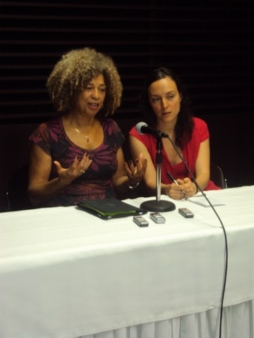 La líder Afroamericana Ángela Davis estuvo de visita en Santiago de Cali para hablar de Feminismo Negro