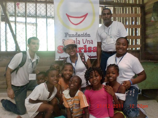 Fundación Regala una Sonrisa, entregó regalos y ropa a niños del Corregimiento de Punta Soldado