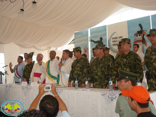 Gobernador Juan Carlos Abadí­a Campo sesionó en Buenaventura por un Valle Seguro, además posesionó simbólicamente a los 42 Alcaldes del Departamento
