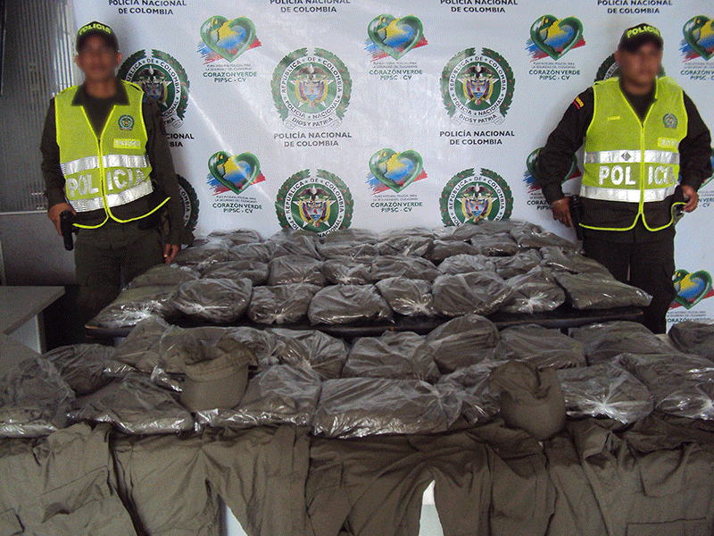 La Policía Nacional Encontró abandonados en el muelle turístico de Buenaventura uniformes de su interno de la institución