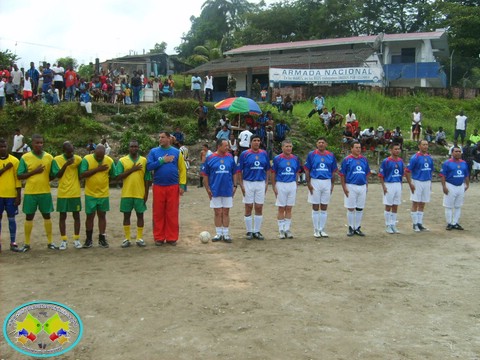 COMANDANTE BRIFLIM No. 2 SE INTEGRA EN PARTIDO DE FUTBOL CON JOVENES DE BUENAVENTURA
