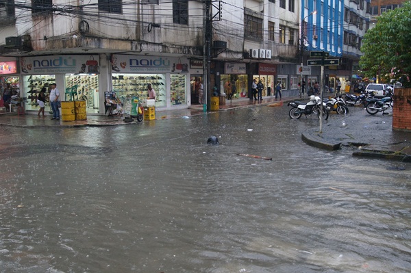 La SAAB responsabilizó a Hidropacífico de las inundaciones en las calles por fuertes lluvias