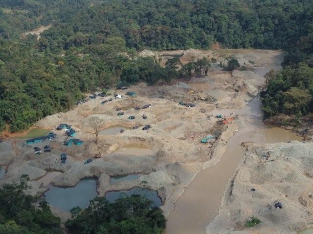 Minminas dijo que sólo permitirán cien máquinas en el Dagua, mientras se define la legalización