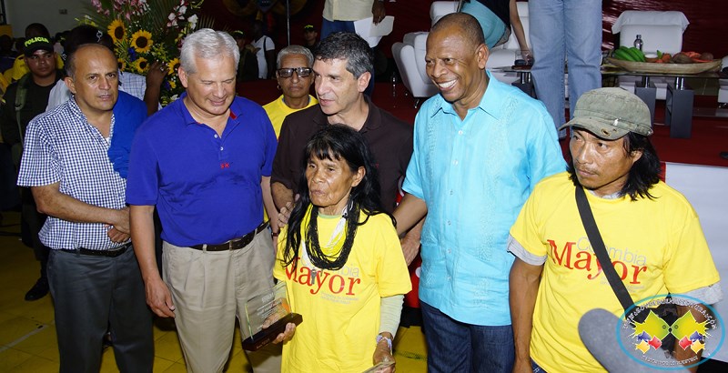 El Ministro de Trabajo y el Alcalde de Buenaventura realizaron reconocimiento a la población adulta mayor de 100 años