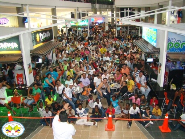 Los chistes se tomaron el Centro Comercial Brisas Plaza Shopping