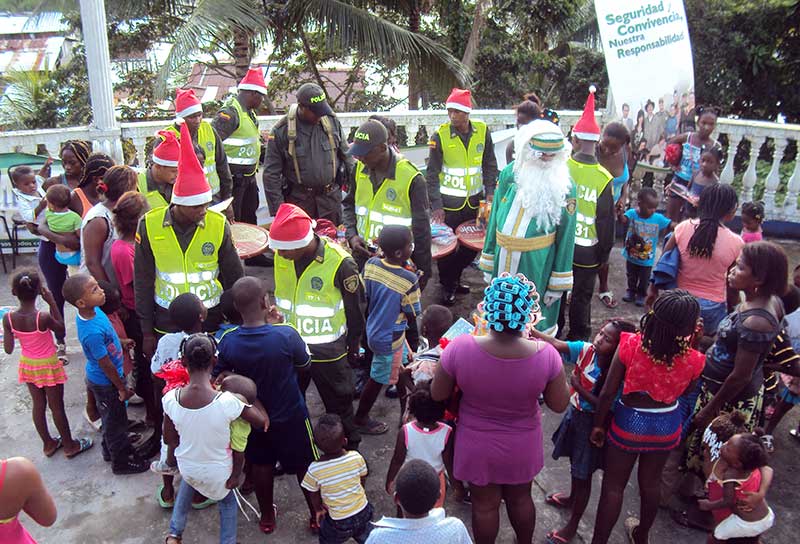 La Policía Nacional alegró la navidad a niños, niñas y adolescentes de Buenaventura