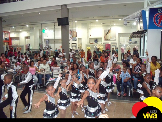 Evolución Salsera y porristas del Liceo de Occidente en Viva Buenaventura
