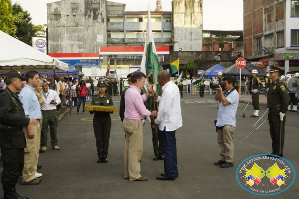 Presidente Juan Manuel Santos hizo entrega de Agentes de Policía y parque automotor