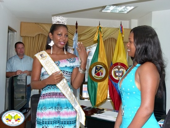 Le fue entregada la corona a Hazel Yurany Chunga Alomia
