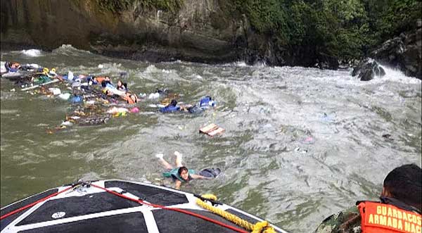 Armada Nacional rescató 33 personas por naufragio de lancha