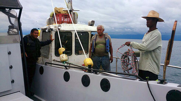 Armada Nacional rescata pescadores a la deriva