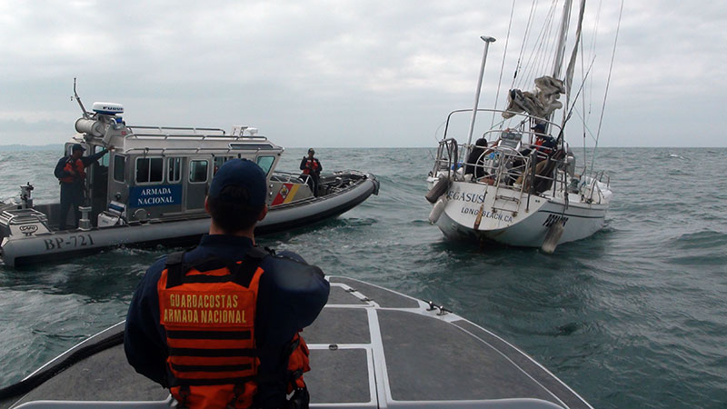 Tripulación de velero estadounidense es rescatada por la Armada Nacional