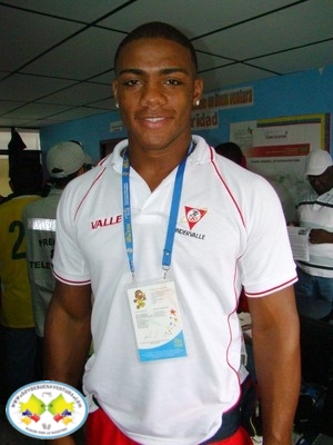 La otra cara del boxeador del momento Oscar Rivas