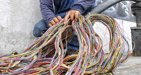 Robo de cable afecta el servicio de comunicaciones de Movistar en el barrio El Cristal de Buenaventura