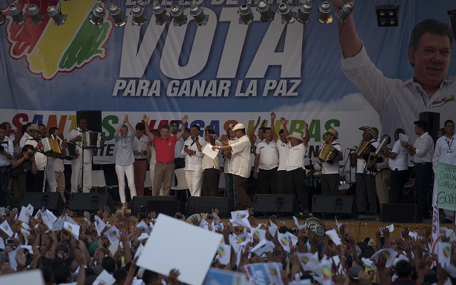 Es hora de parar esta insensata guerra, dijo Santos en el cierre regional de su campaña