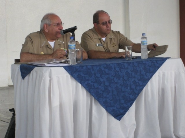 Segundo Comandante de la Armada Visita Fuerza Naval del Pacífico