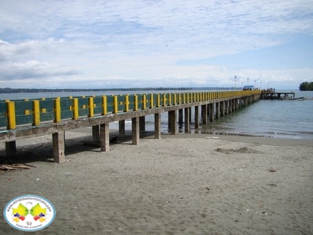 Turistas y nativos disfrutaron de las bellezas naturales que ofrece Buenaventura en su zona de playa y carretera