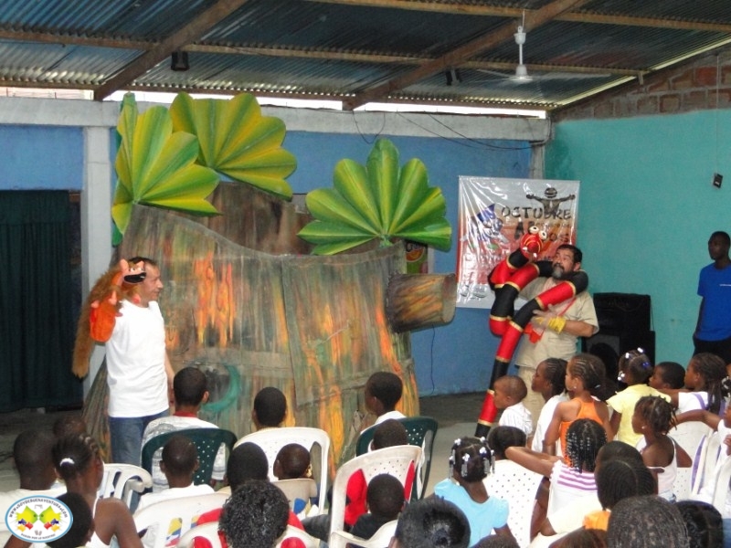 Hidropacífico le cumplió a los niños de San Cipriano en su mes