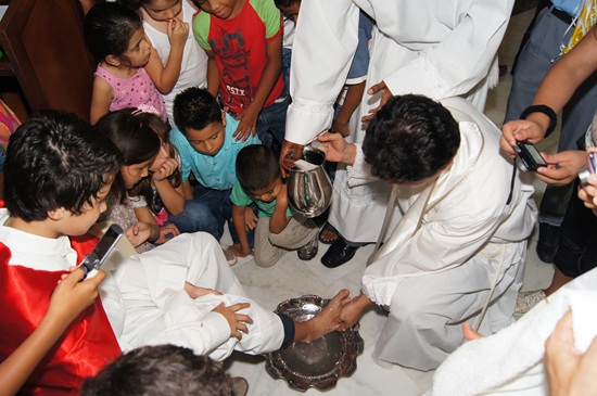 El lavatorio de los pies, es una enseñanza de humildad que nos dejó Jesucristo