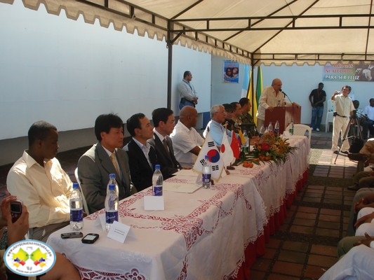 Visita de los embajadores de China, Corea y Japón