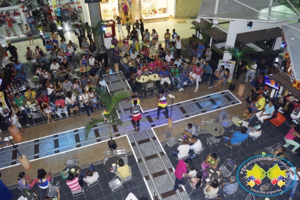 Viva Buenaventura abrió su temporada de descuentos con desfile de modas