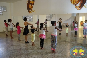 Jóvenes y niños de Buenaventura iniciaron clases de danza contemporánea y ballet en la Casa de la Cultura Margarita Hurtado
