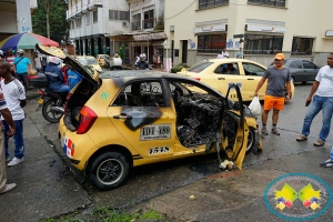 Un corto circuito ocasionó que taxi se incinerar en el centro de Buenaventura